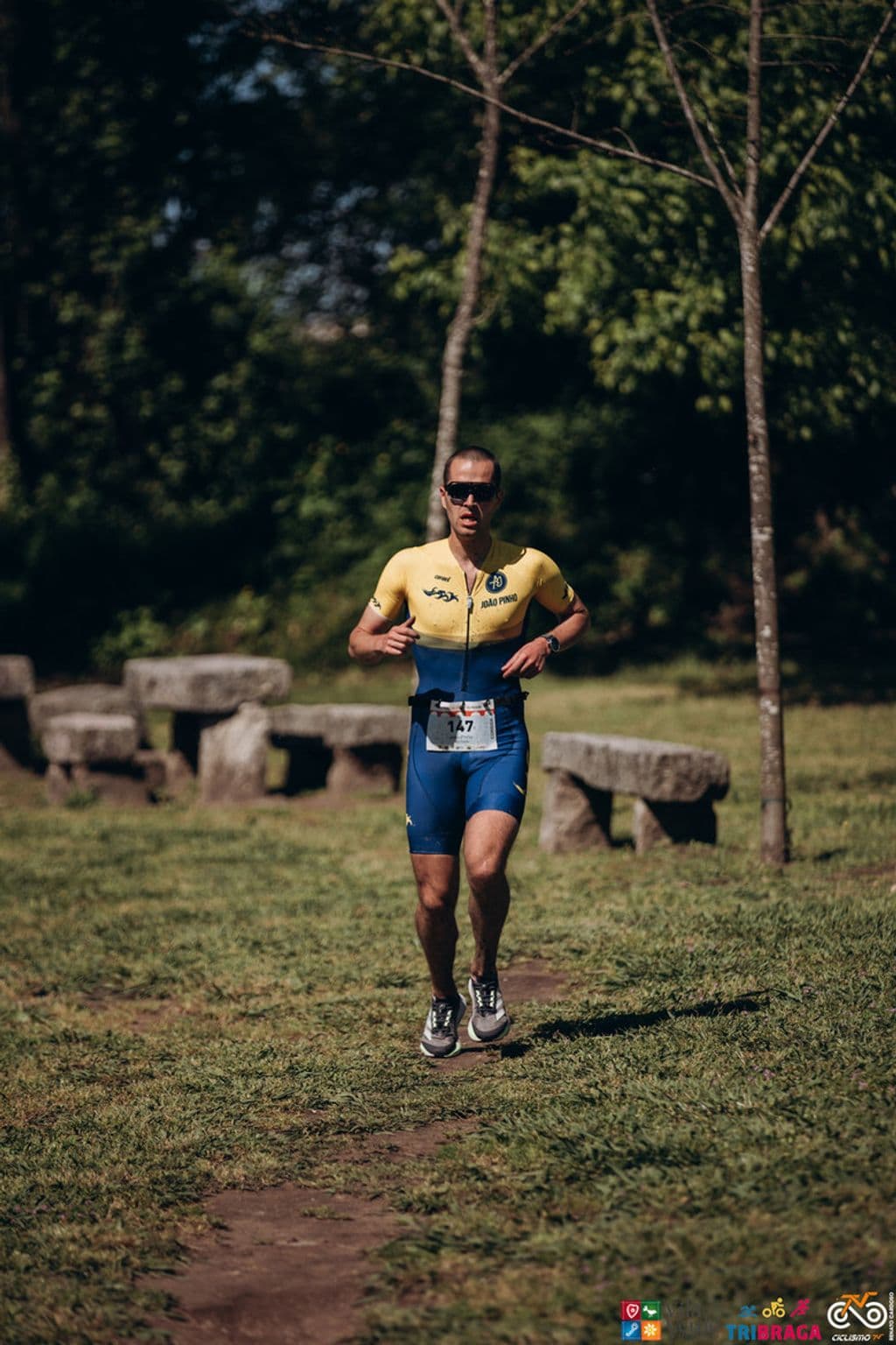 Atleta com o dorsal 147