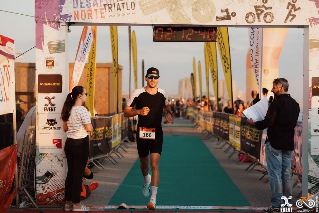 Atleta com o dorsal 166