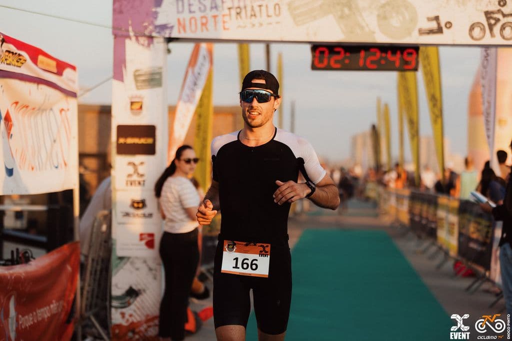 Atleta com o dorsal 166