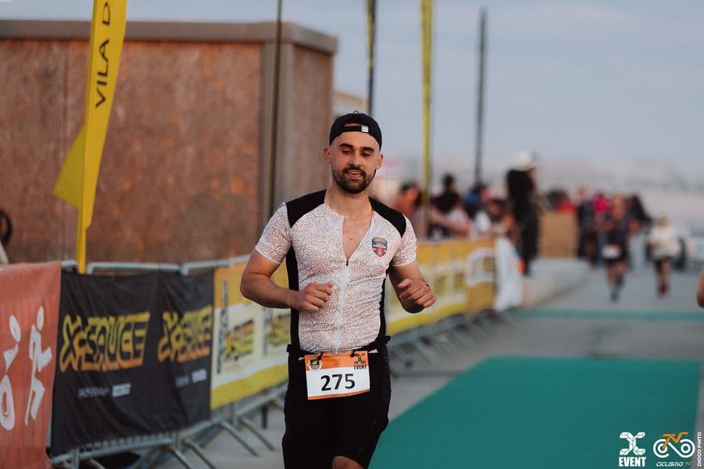 Atleta com o dorsal 275