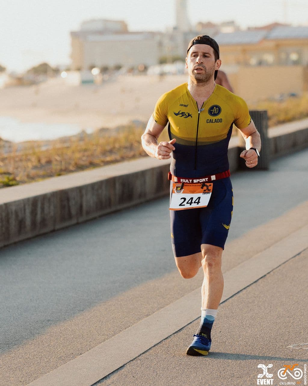 Atleta com o dorsal 244