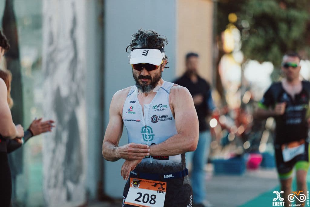 Atleta com o dorsal 208