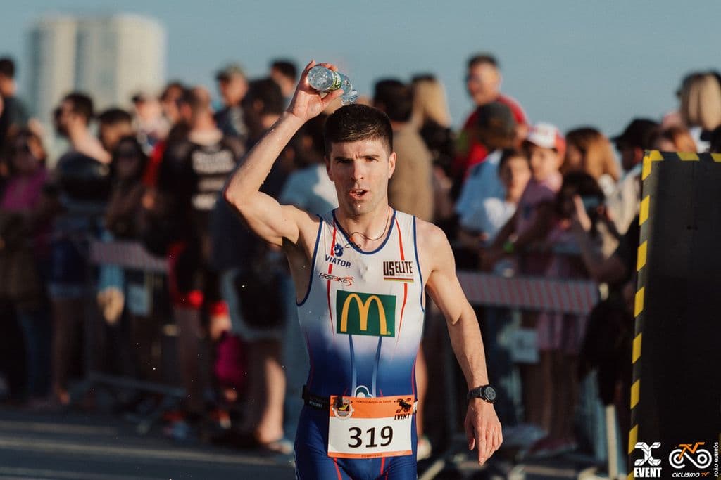 Atleta com o dorsal 319