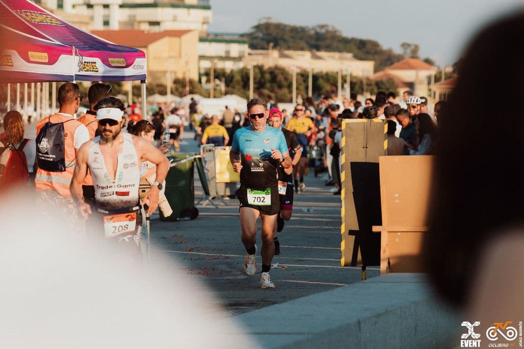 Atleta com o dorsal 208