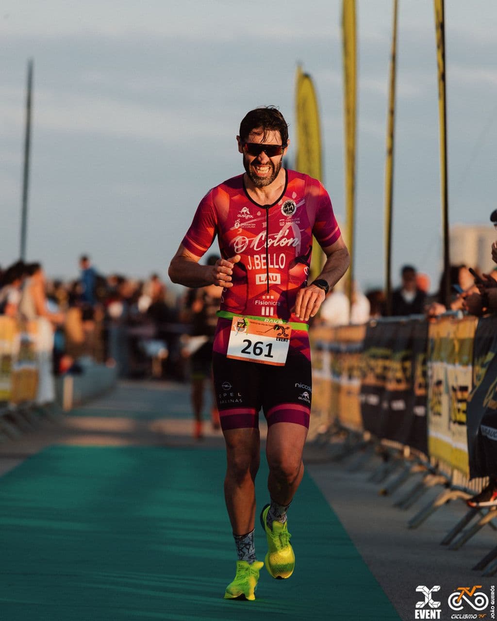 Atleta com o dorsal 261