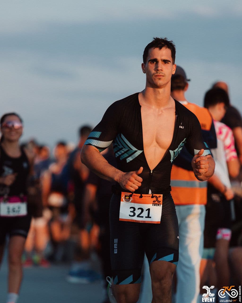 Atleta com o dorsal 321