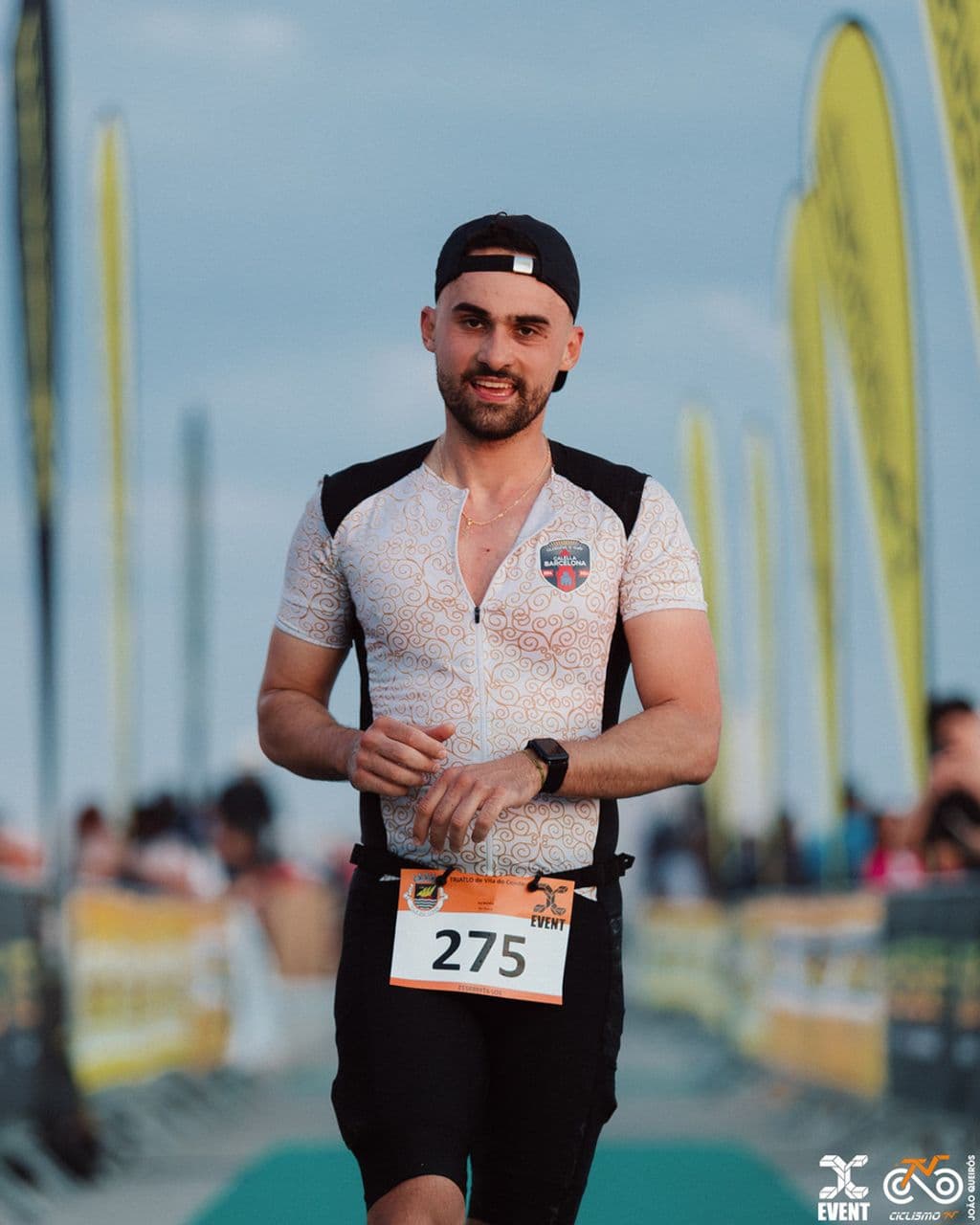 Atleta com o dorsal 275