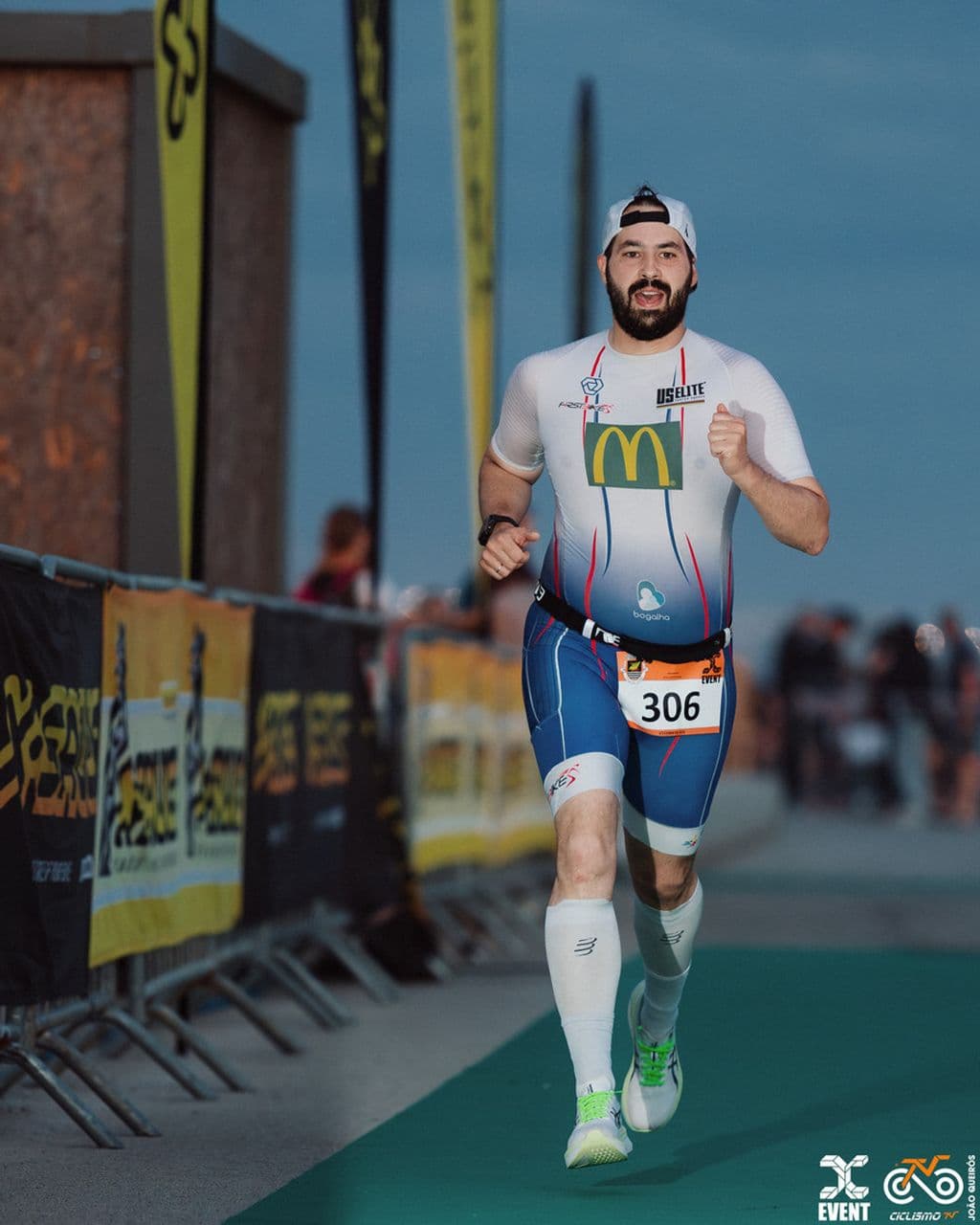 Atleta com o dorsal 306
