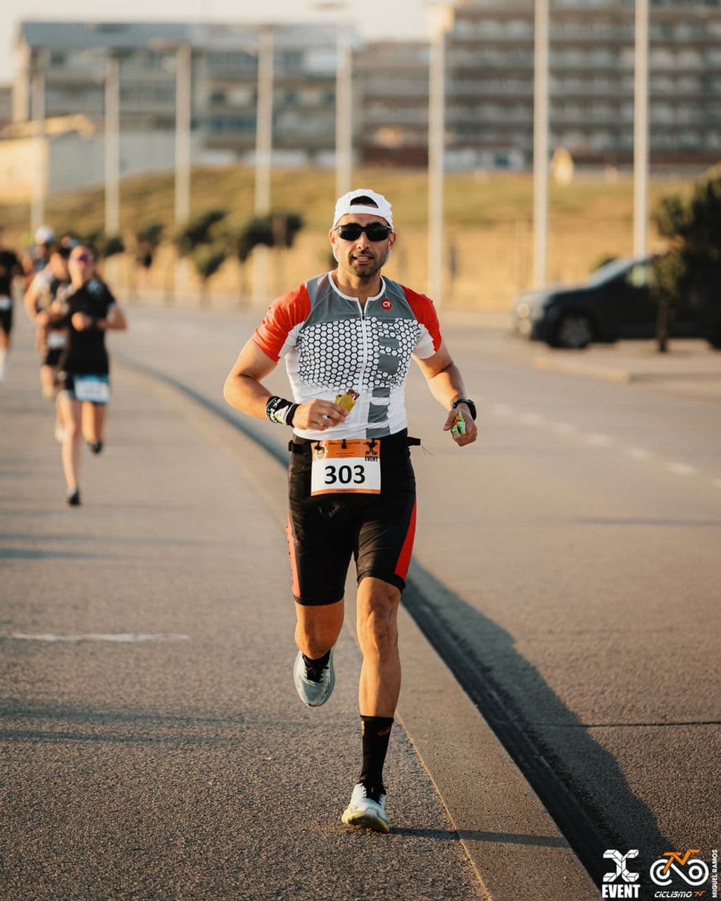 Atleta com o dorsal 303