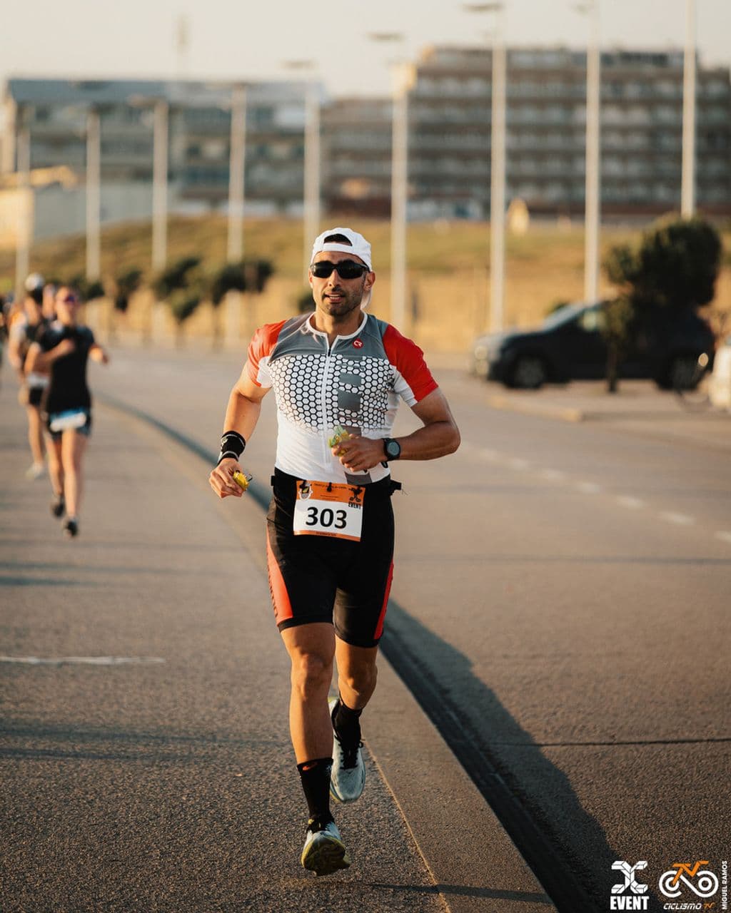 Atleta com o dorsal 303
