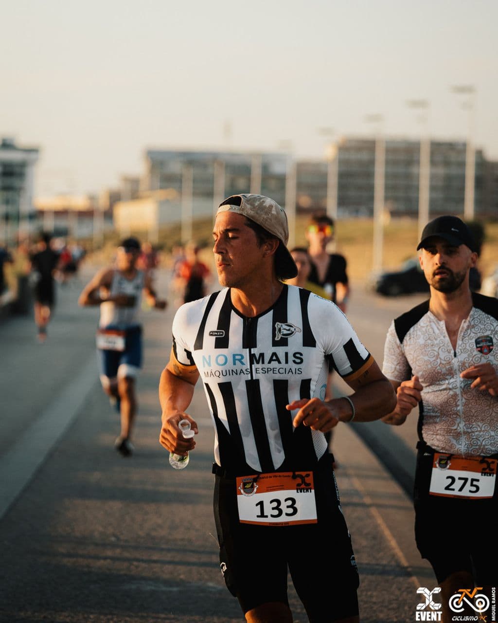 Atleta com o dorsal 275