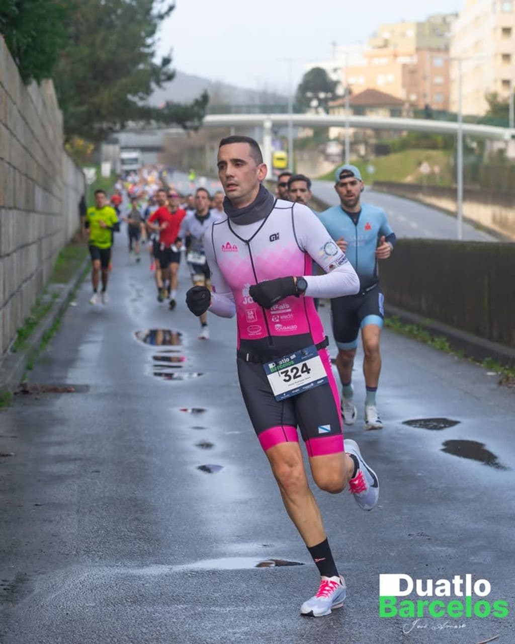 Atleta com o dorsal 324