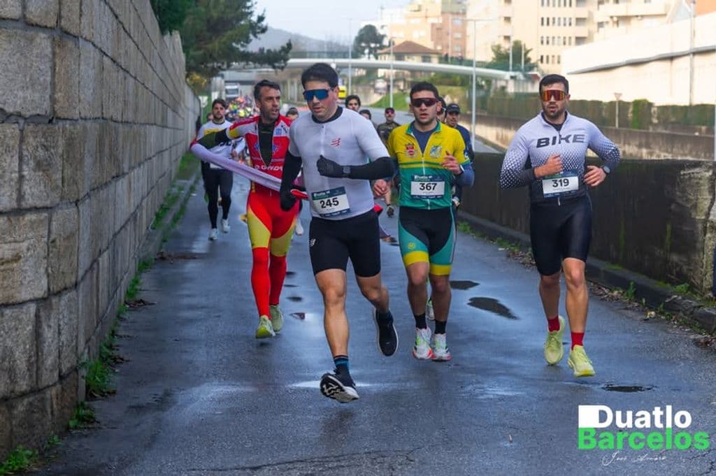 Atleta com o dorsal 319