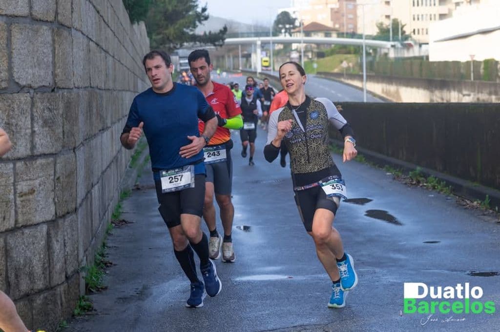 Atleta com o dorsal 353