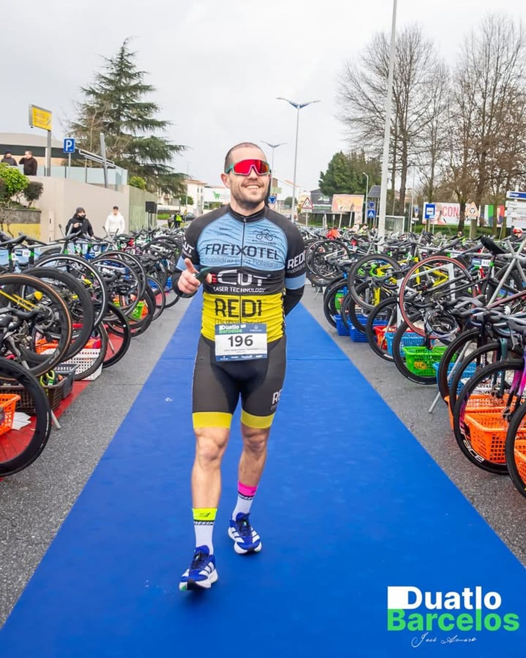 Atleta com o dorsal 196