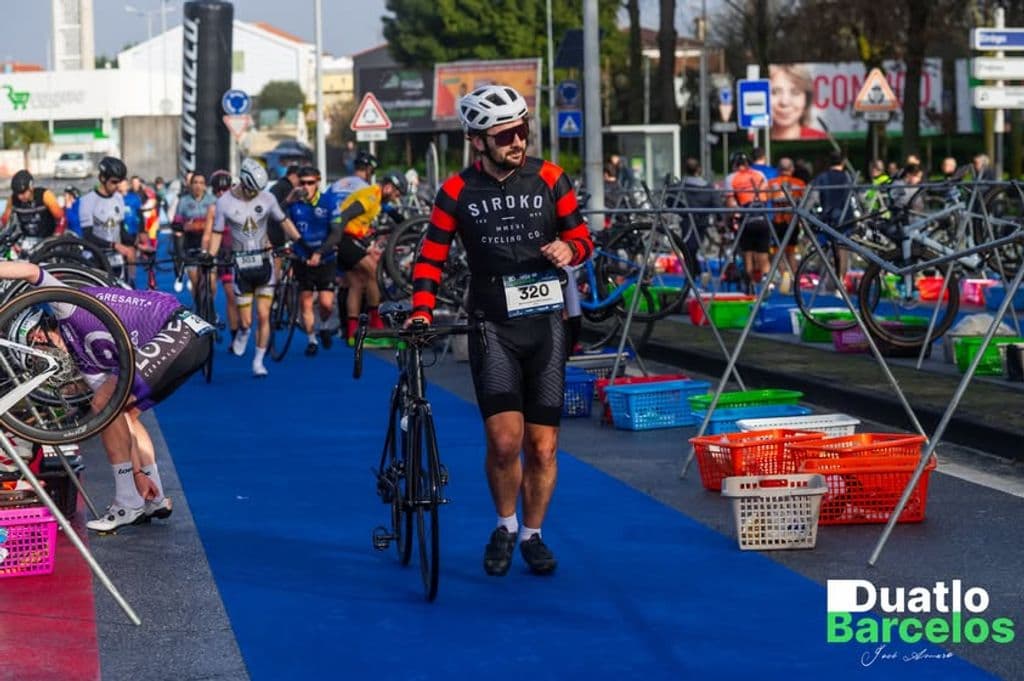 Atleta com o dorsal 320