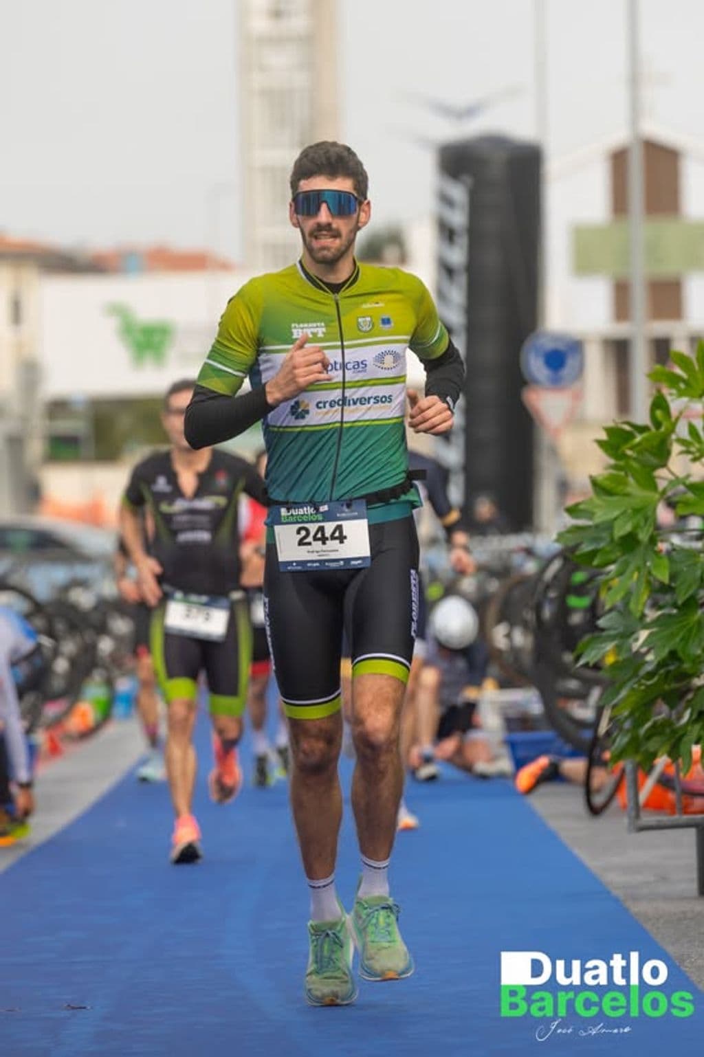 Atleta com o dorsal 244
