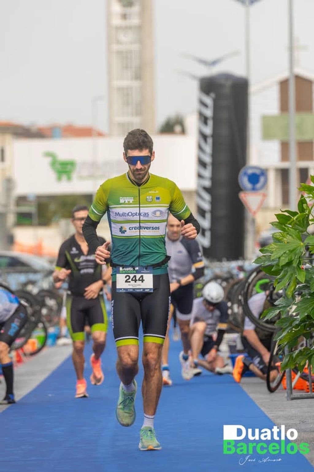 Atleta com o dorsal 244