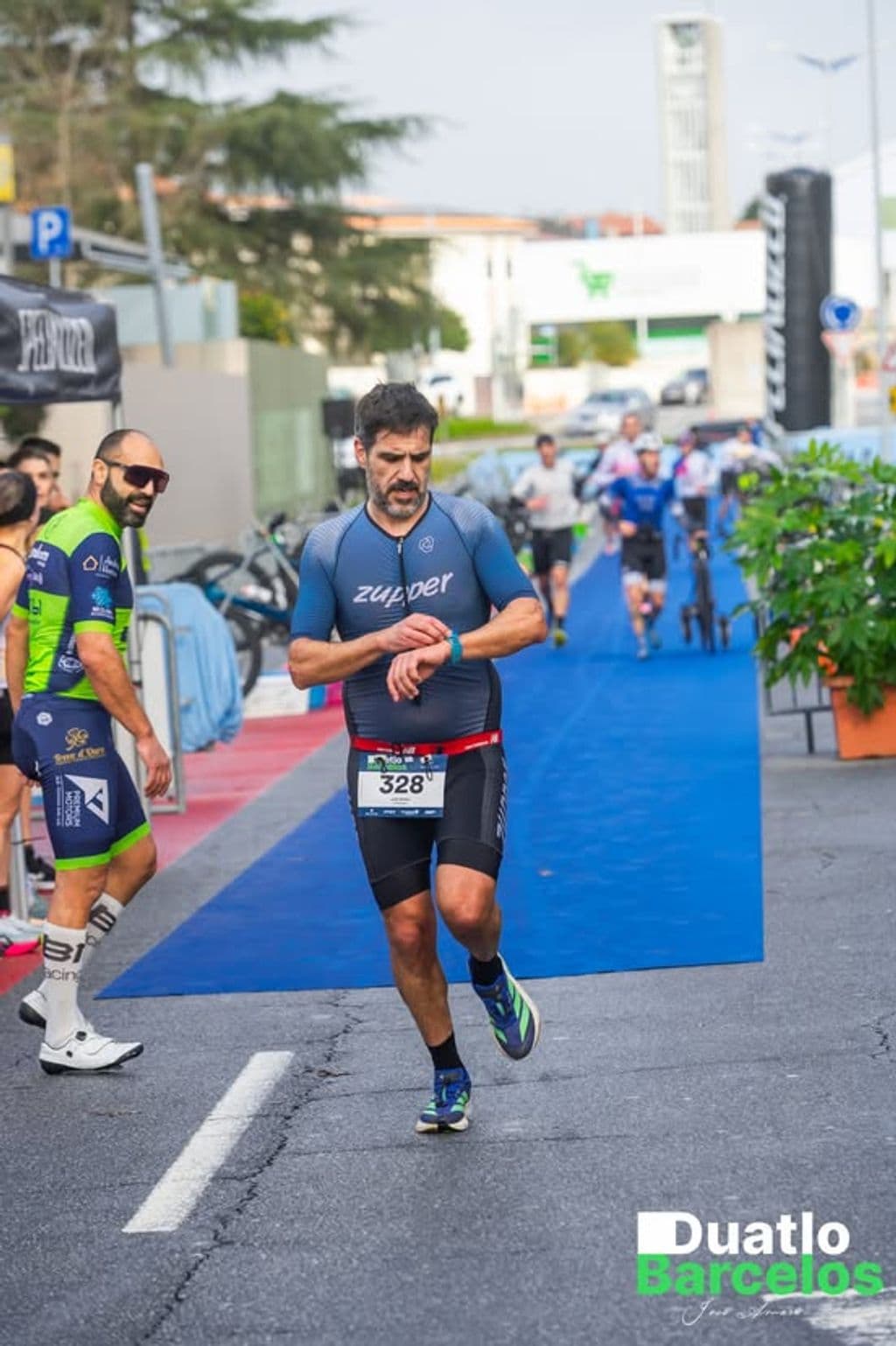 Atleta com o dorsal 328