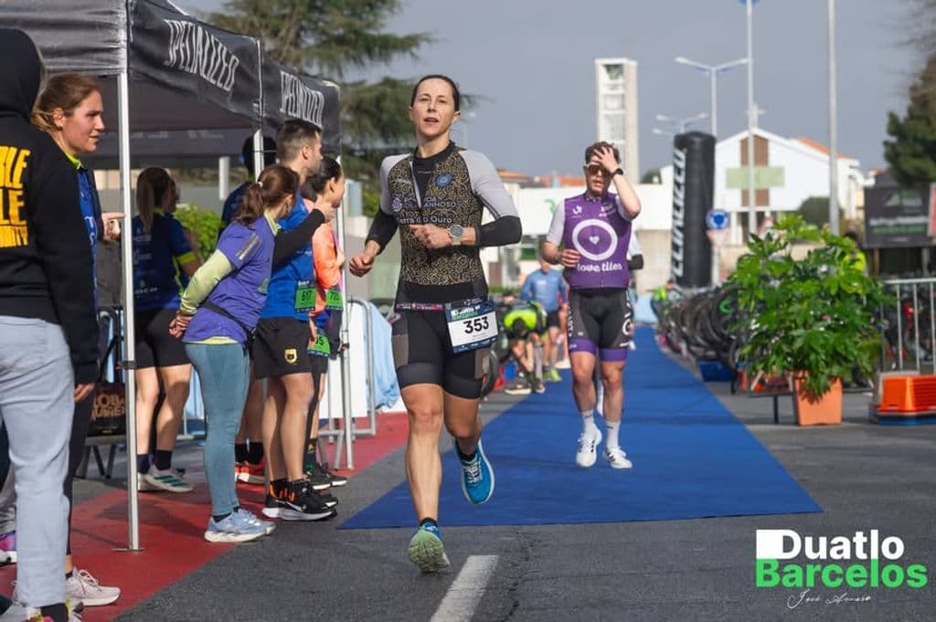 Atleta com o dorsal 353