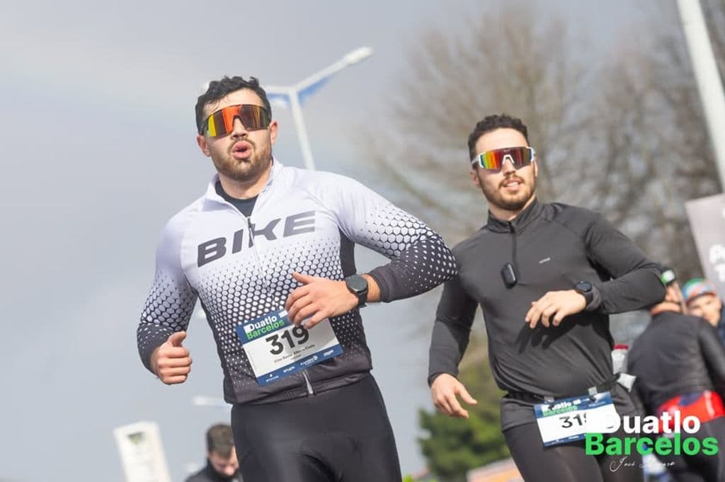 Atleta com o dorsal 319