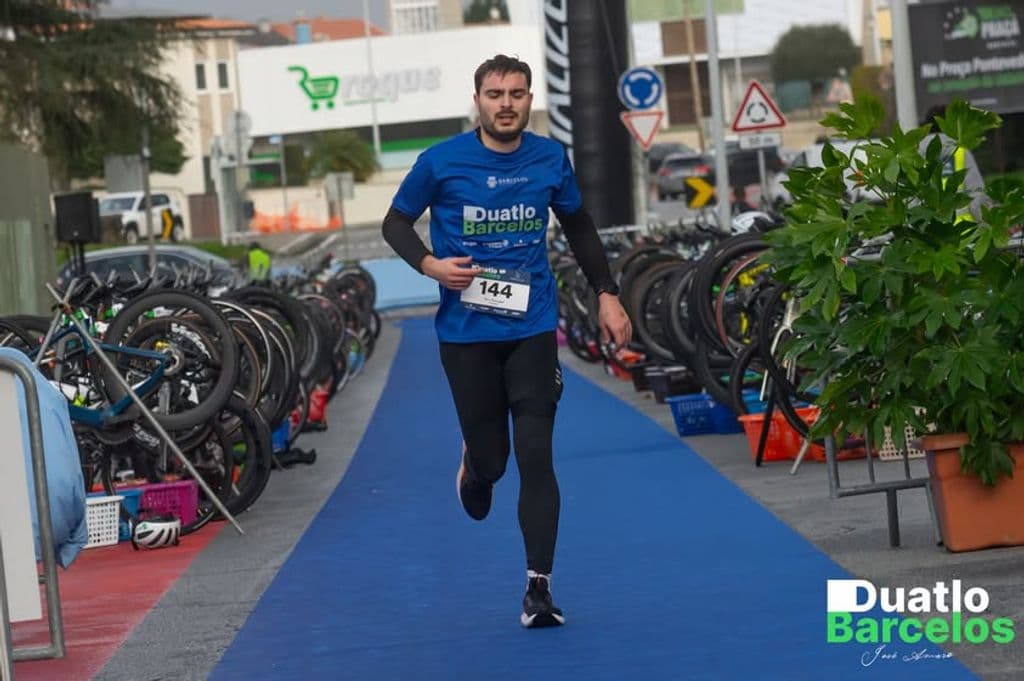Atleta com o dorsal 144