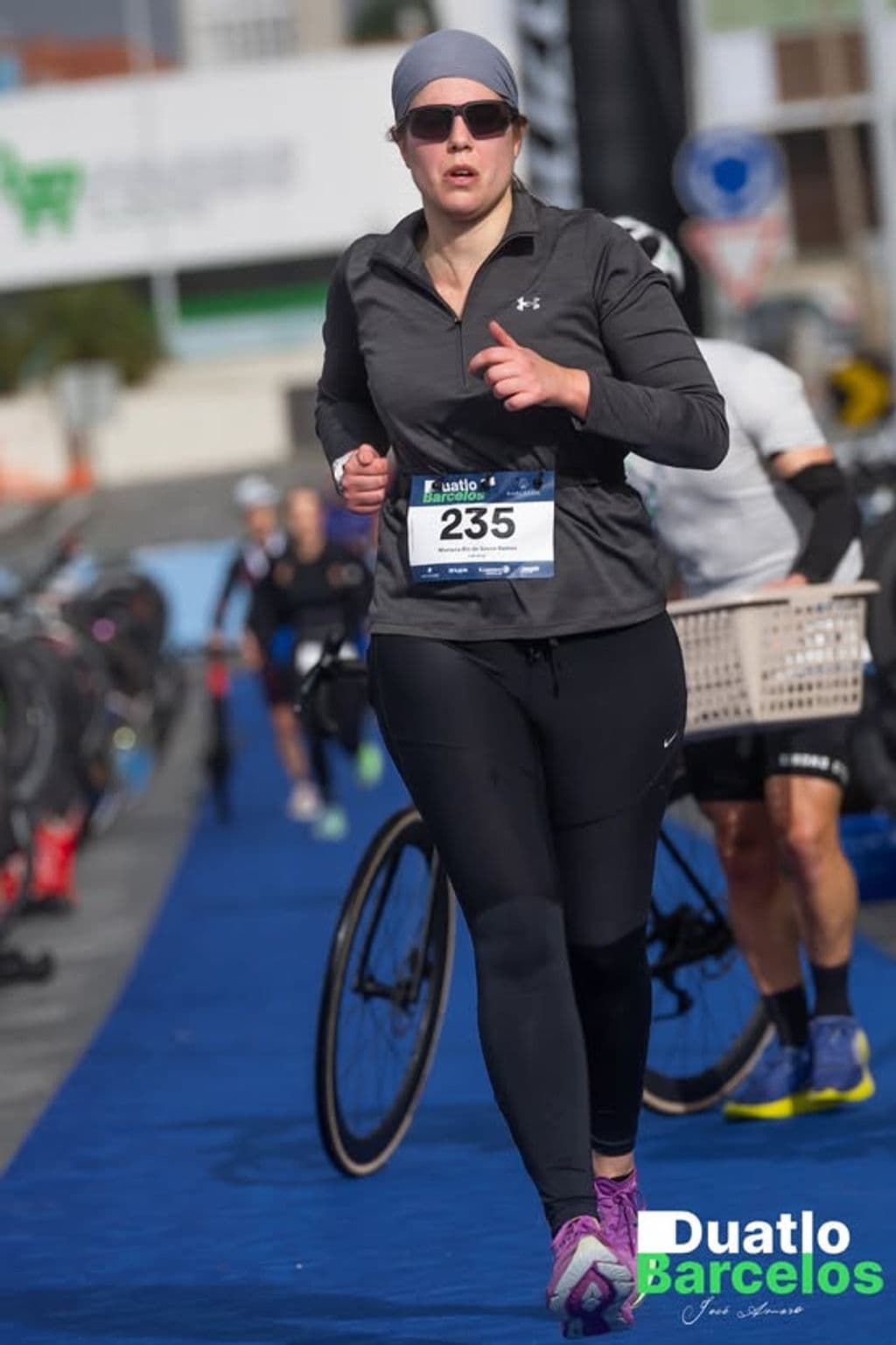 Atleta com o dorsal 235
