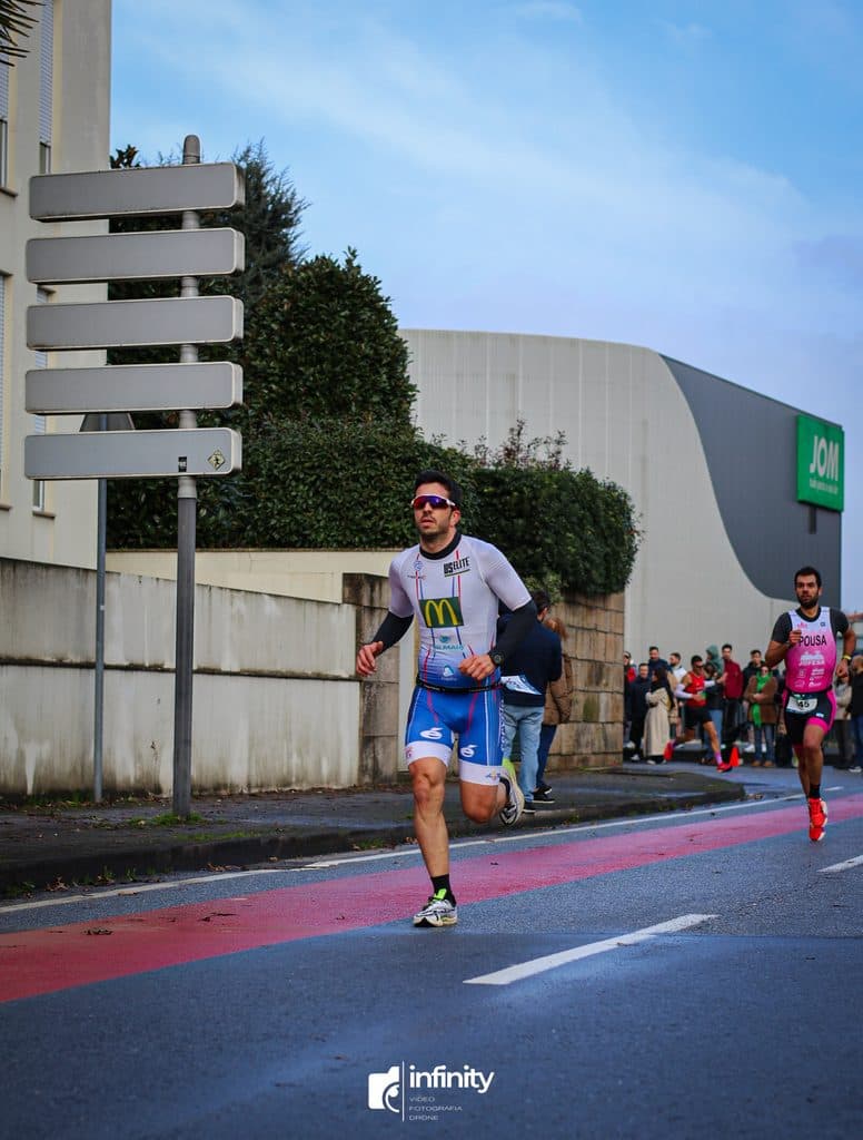 Atleta com o dorsal 438