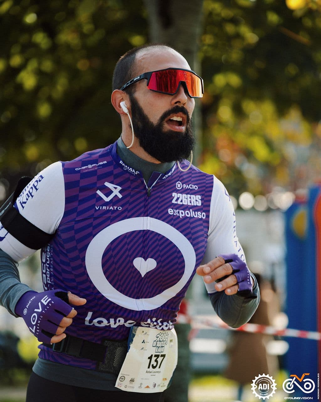 Atleta com o dorsal 137