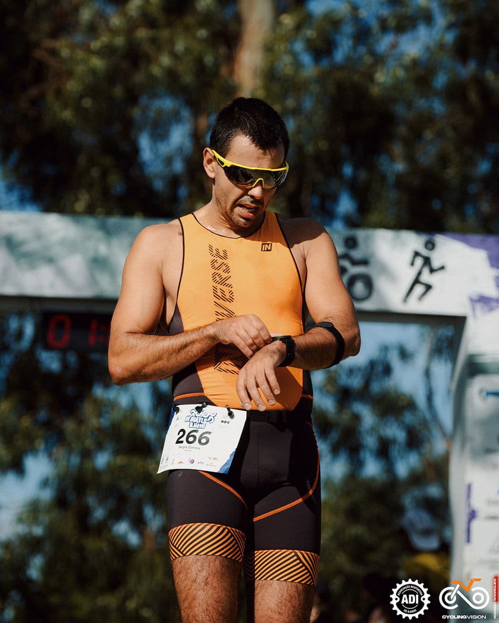 Atleta com o dorsal 266