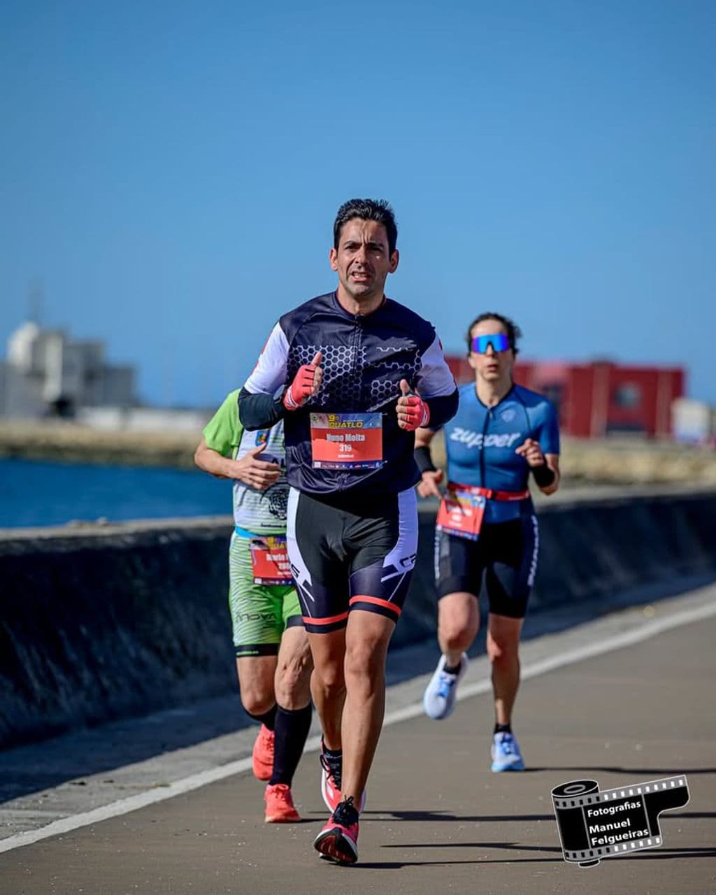 Atleta com o dorsal 319