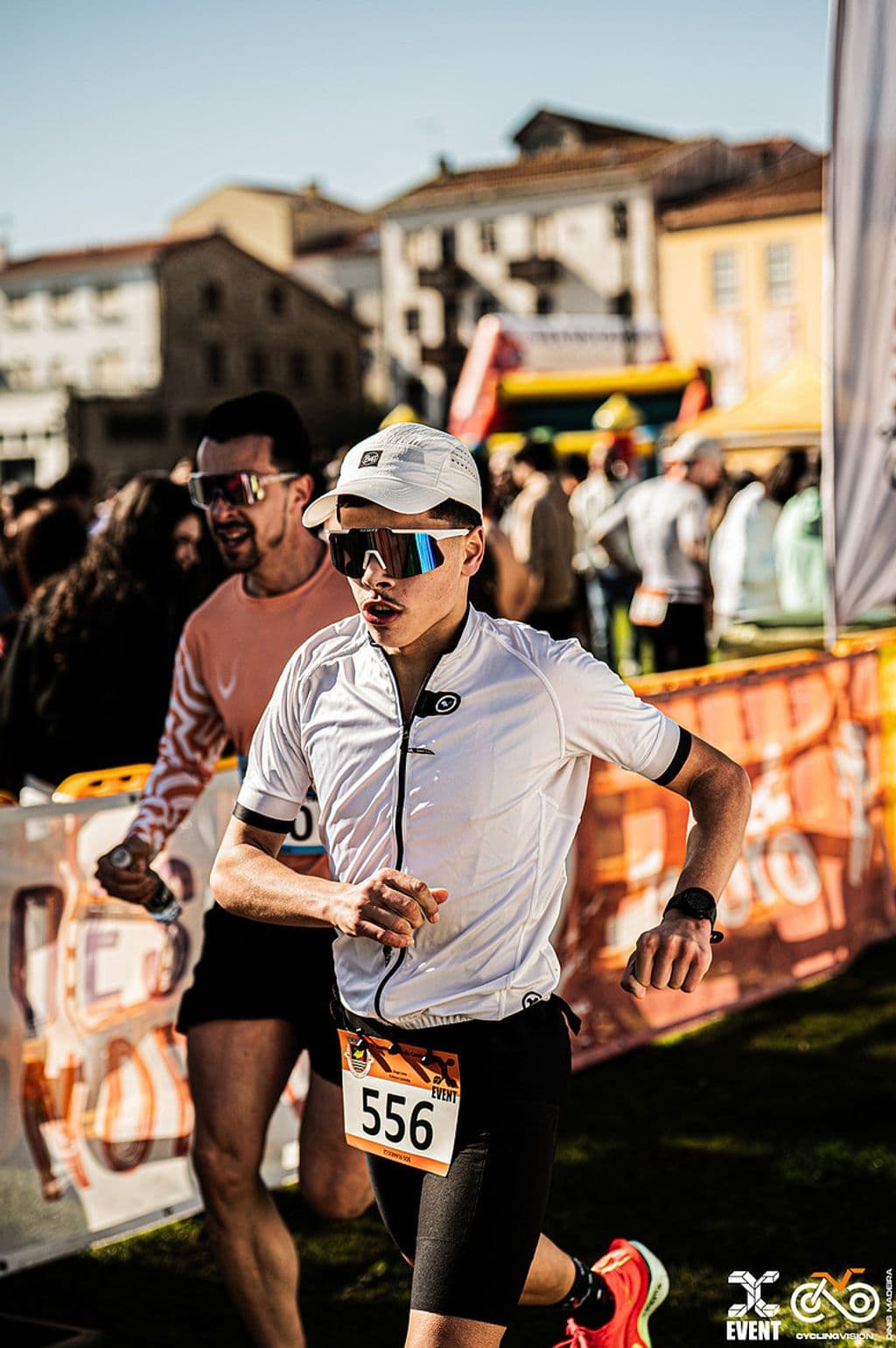 Atleta com o dorsal 556
