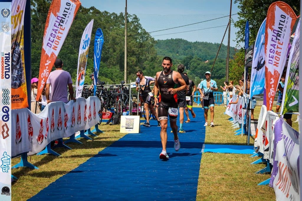 Atleta com o dorsal 374