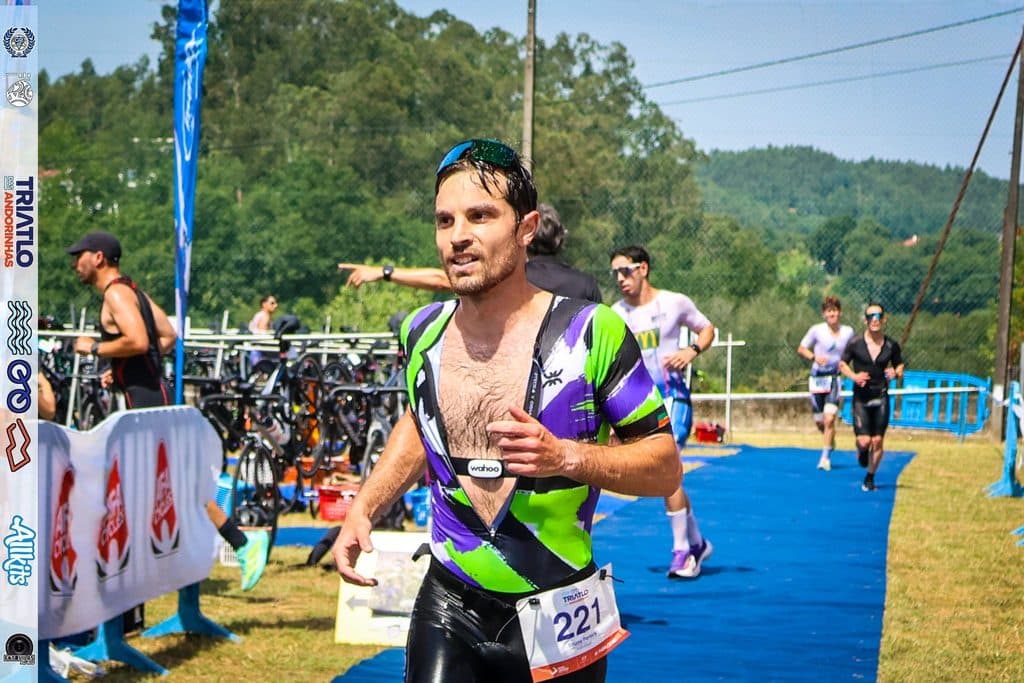 Atleta com o dorsal 221