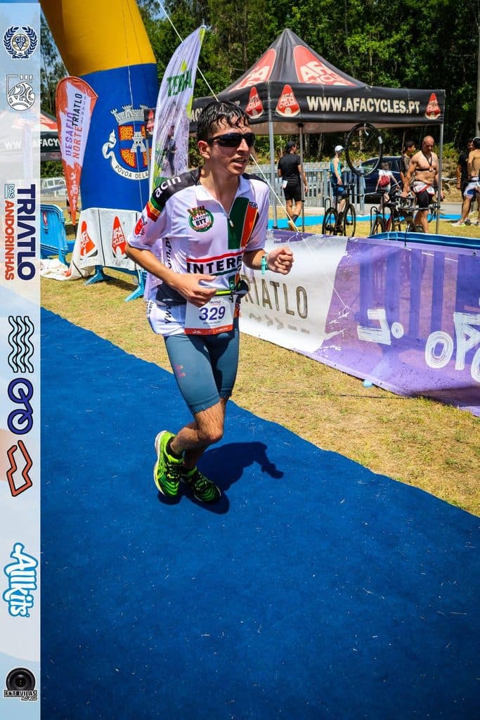 Atleta com o dorsal 329
