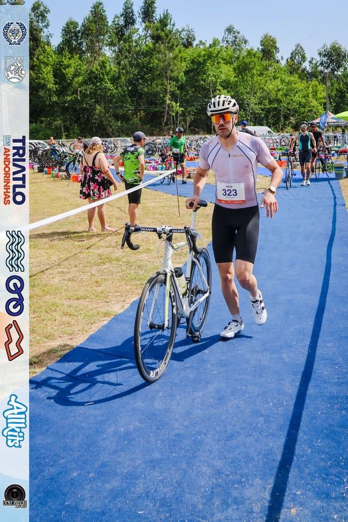Atleta com o dorsal 323
