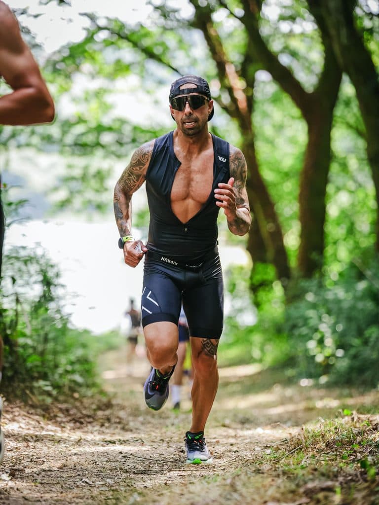 Atleta com o dorsal 142