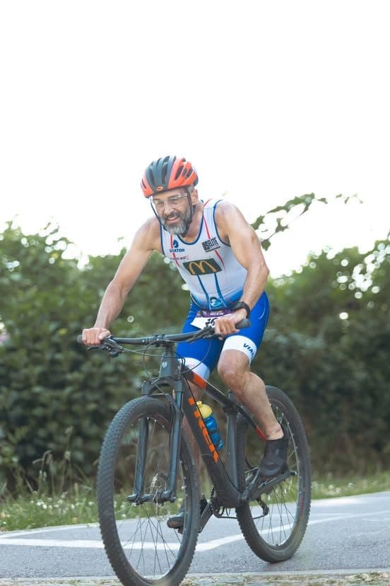 Atleta com o dorsal 166