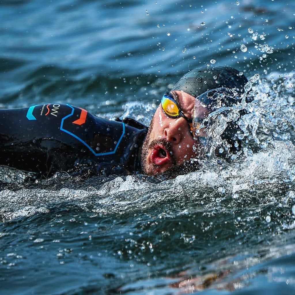 Atleta com o dorsal 323
