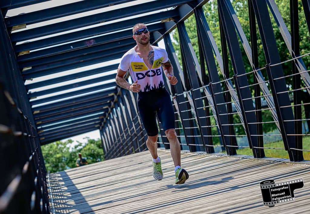 Atleta com o dorsal 320