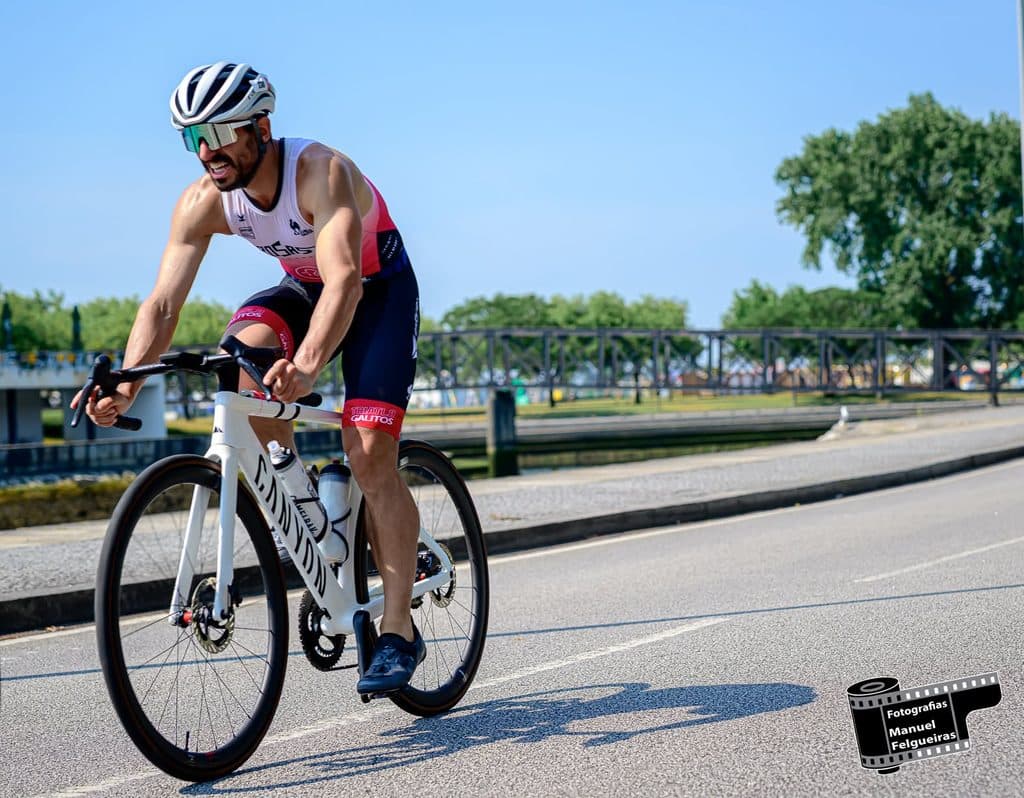 Atleta com o dorsal 230