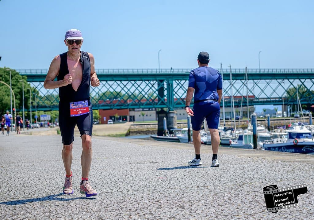 Atleta com o dorsal 166