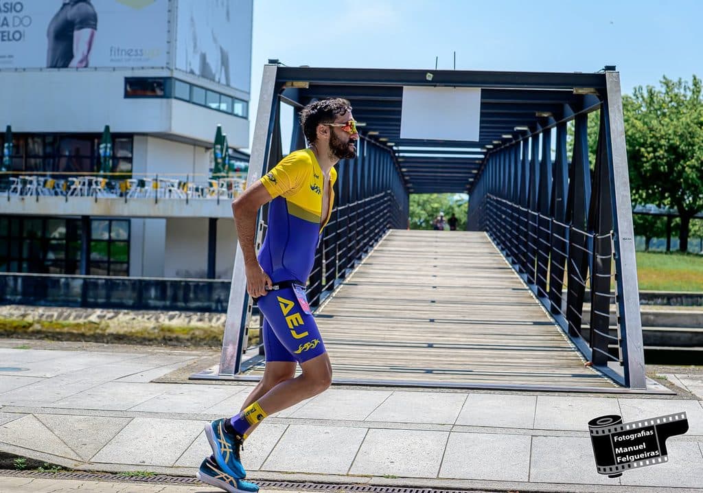 Atleta com o dorsal 332