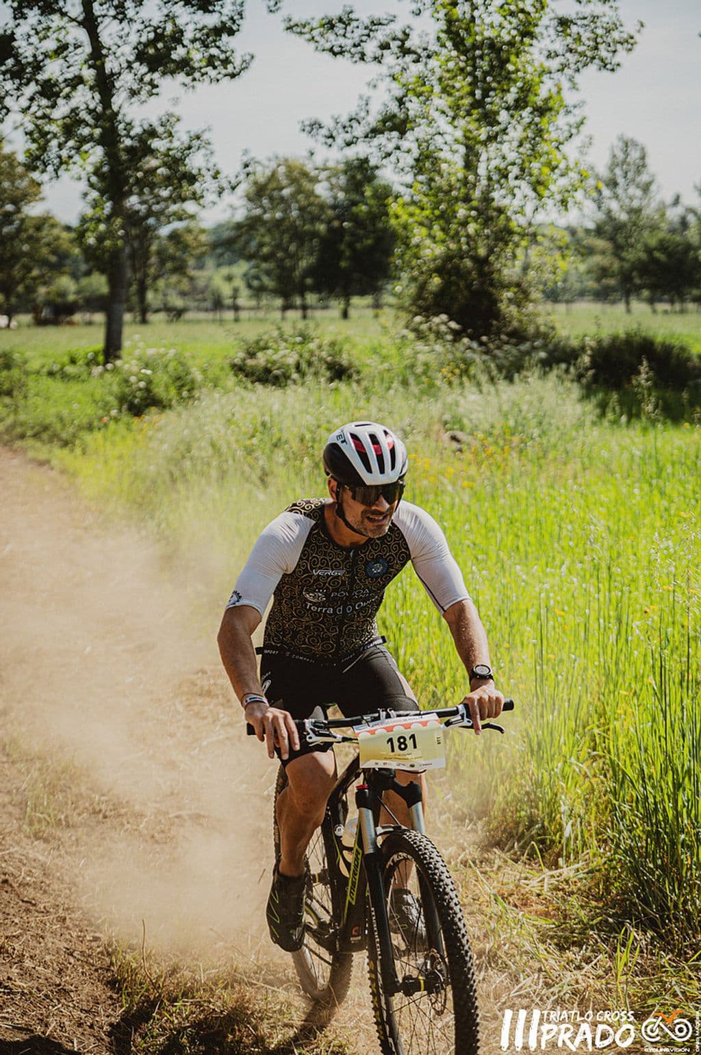 Atleta com o dorsal 181