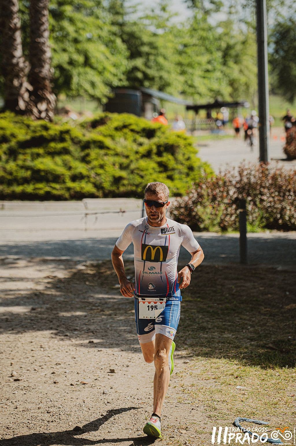 Atleta com o dorsal 195