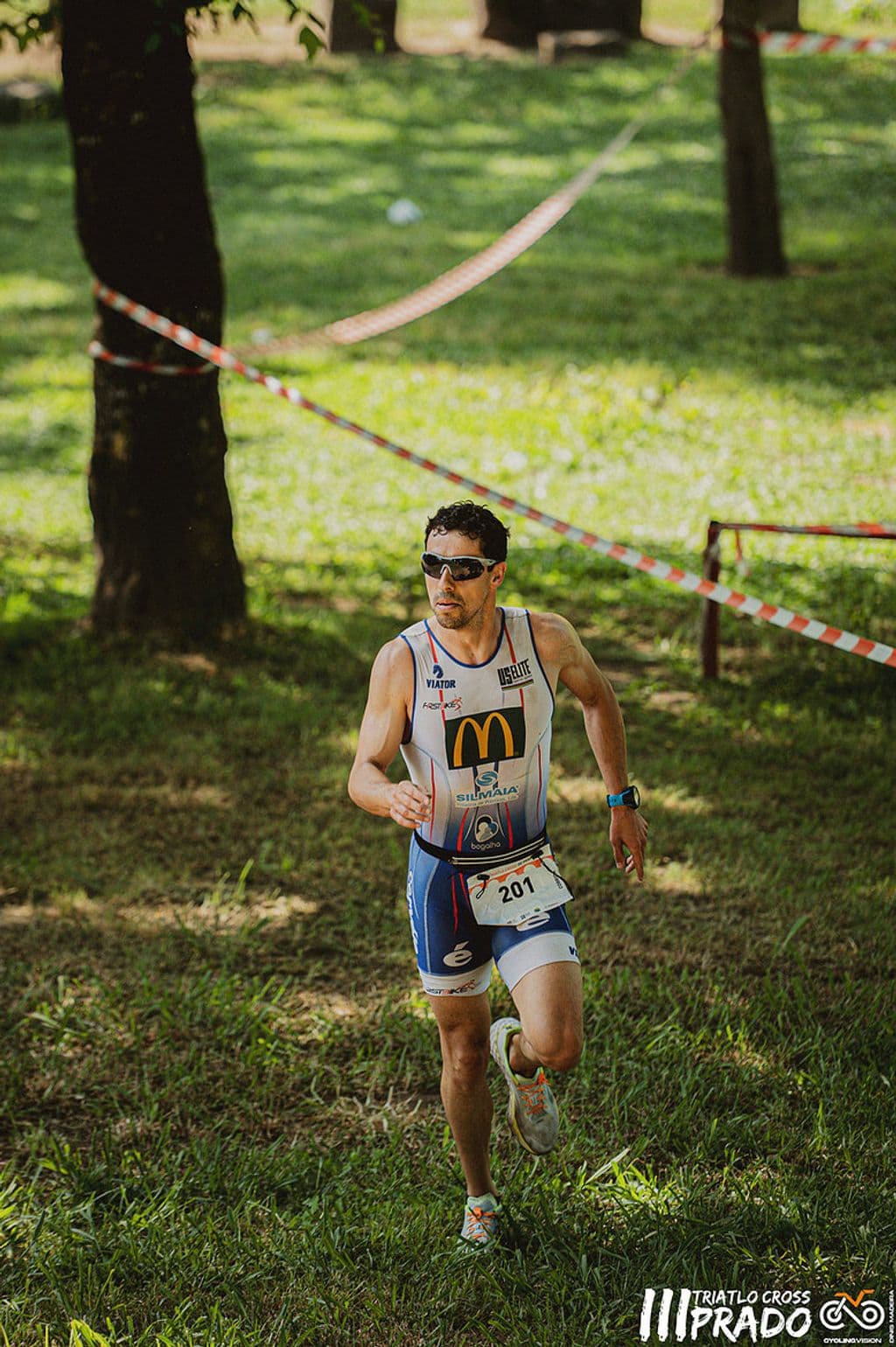 Atleta com o dorsal 201