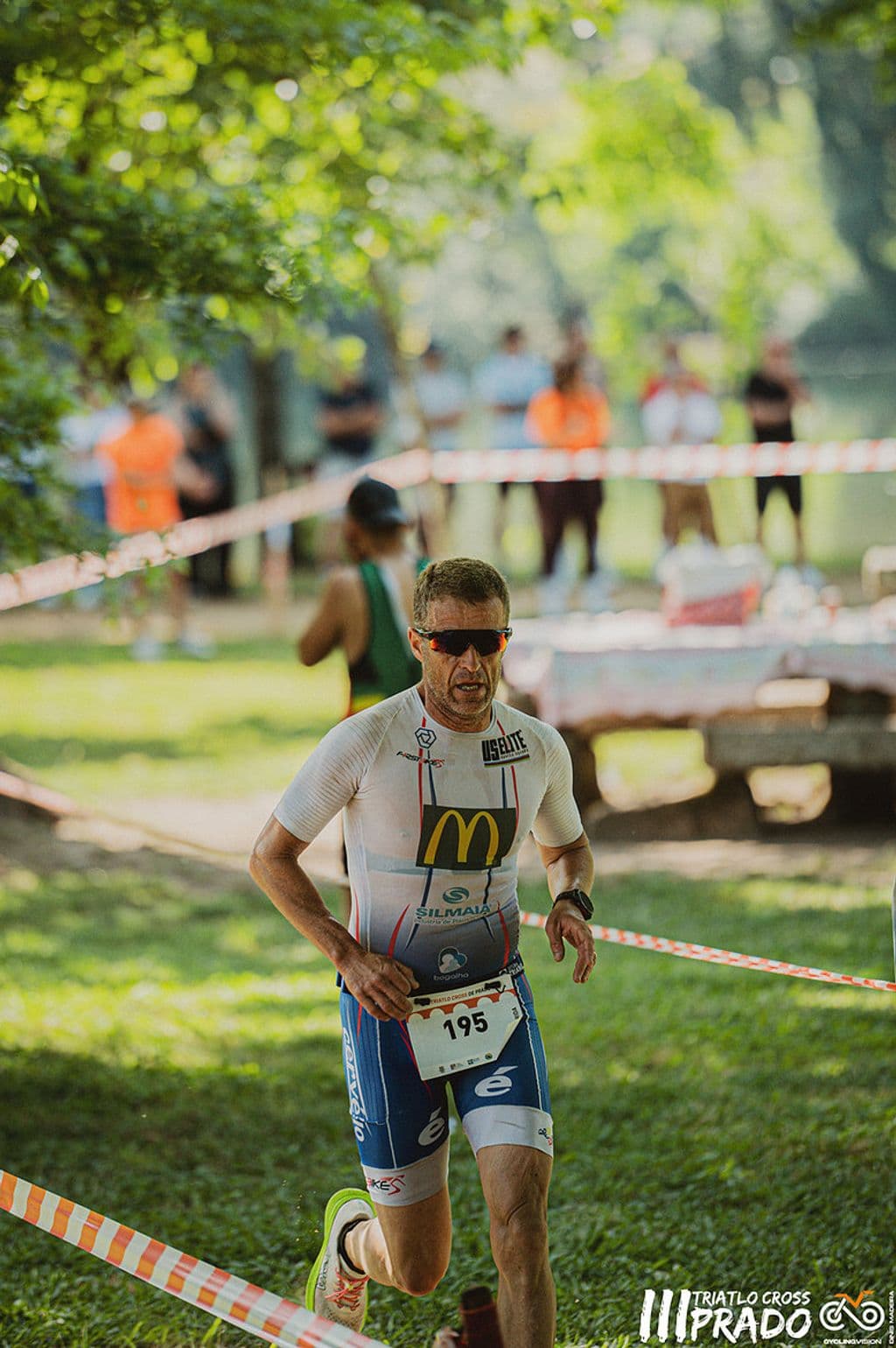 Atleta com o dorsal 195