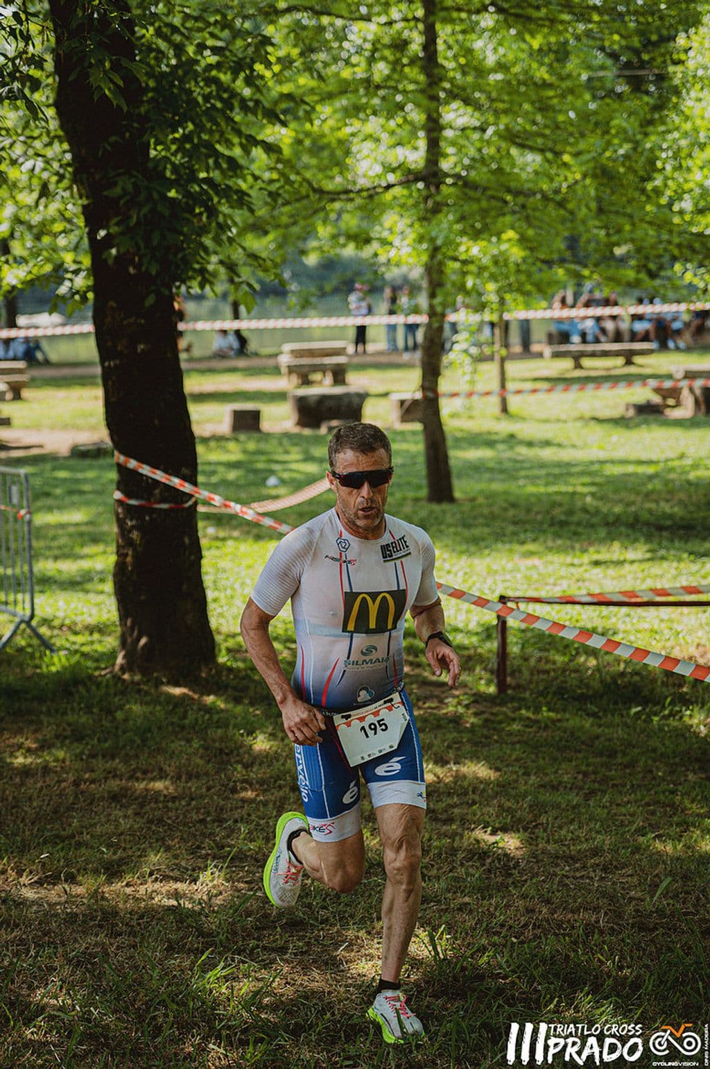Atleta com o dorsal 195
