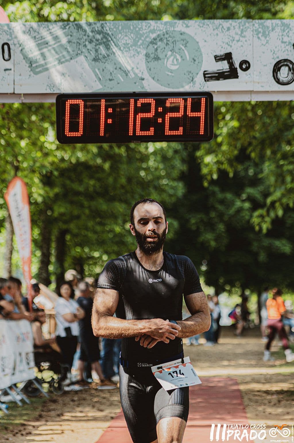 Atleta com o dorsal 174