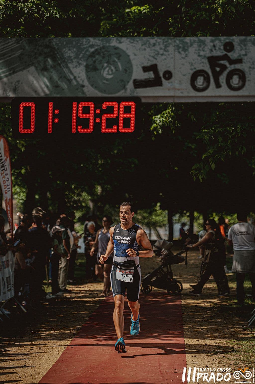 Atleta com o dorsal 158